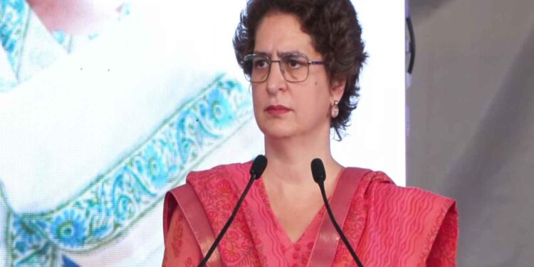 'PM is bowing before America-Israel', Priyanka Gandhi lashed out at Center over LPG prices