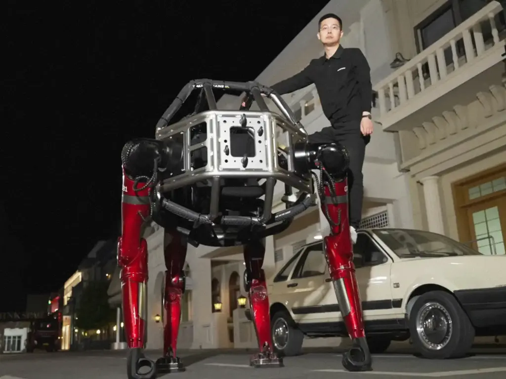 Panic in the world: China has created a transforming robot, it is adept at breaking walls and changing shape.