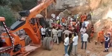 Part of bridge collapsed in Jammu, many workers buried under debris; Road connectivity closed