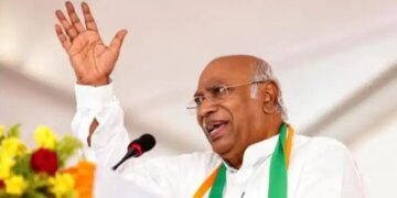 Political uproar over 'Melody Chocolate' gift to Meloni, Kharge said - 'The youth of the country are troubled by unemployment and the PM...'