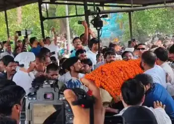 Prateek Yadav's last rites in Baikunthdham, family and leaders bid farewell, father-in-law Arvind Singh Bisht lit the funeral pyre.