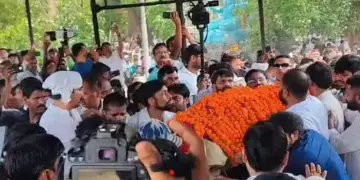 Prateek Yadav's last rites in Baikunthdham, family and leaders bid farewell, father-in-law Arvind Singh Bisht lit the funeral pyre.