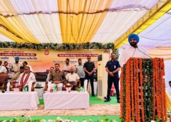 Punjab Governor Gulab Chand Kataria laid the foundation of the road under the bridge.