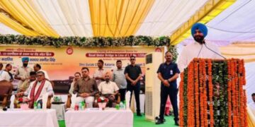 Punjab Governor Gulab Chand Kataria laid the foundation of the road under the bridge.