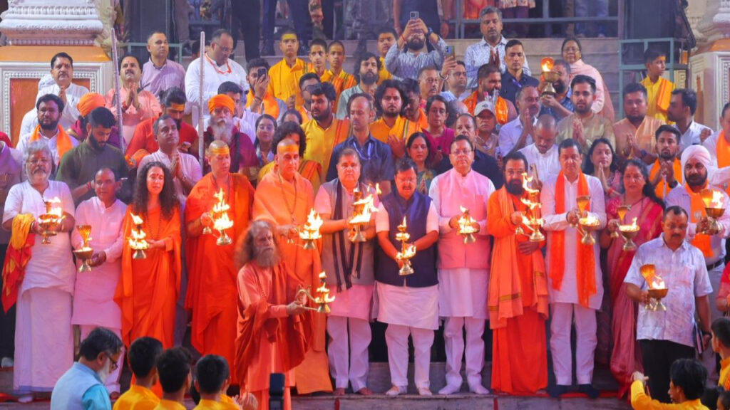 Pushkar Singh Dhami|Nitin Nabin|Ganga Aarti Rishikesh|Latest Hindi News|Samachar Hindi Newstrack | Uttarakhand News: Sounds of spirituality and culture echoed on the banks of Ganga in Rishikesh, CM Dhami performed grand Ganga Aarti. News Track in Hindi