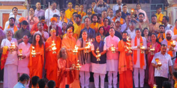 Pushkar Singh Dhami|Nitin Nabin|Ganga Aarti Rishikesh|Latest Hindi News|Samachar Hindi Newstrack | Uttarakhand News: Sounds of spirituality and culture echoed on the banks of Ganga in Rishikesh, CM Dhami performed grand Ganga Aarti. News Track in Hindi