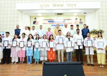 Pushkar Singh Dhami|Uttarakhand Government Jobs|Latest Hindi Movie| Samachar Hindi Newstrack | Uttarakhand News: 'It is not an appointment letter, it is a resolution letter for public service': CM Dhami. News Track in Hindi