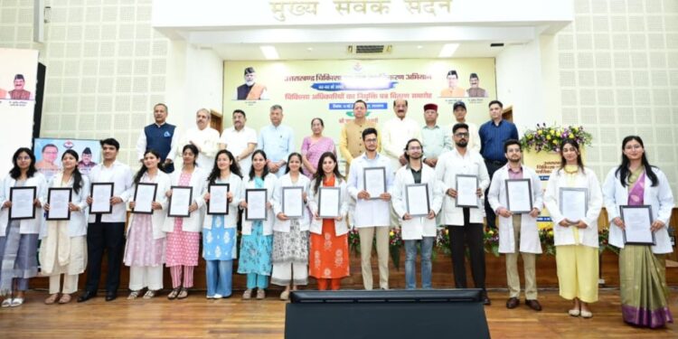 Pushkar Singh Dhami|Uttarakhand Government Jobs|Latest Hindi Movie| Samachar Hindi Newstrack | Uttarakhand News: 'It is not an appointment letter, it is a resolution letter for public service': CM Dhami. News Track in Hindi
