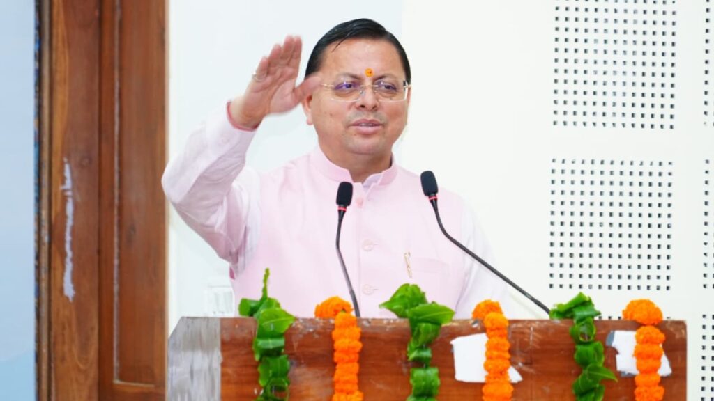 Pushkar Singh Dhami|Uttarakhand Government Jobs|Latest Hindi News|Samachar Hindi Newsstrcak | Uttarakhand News: Chief Minister Pushkar Singh Dhami handed over appointment letters to 483 selected candidates of Irrigation and Agriculture Department. News Track in Hindi