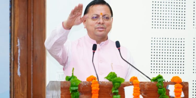 Pushkar Singh Dhami|Uttarakhand Government Jobs|Latest Hindi News|Samachar Hindi Newsstrcak | Uttarakhand News: Chief Minister Pushkar Singh Dhami handed over appointment letters to 483 selected candidates of Irrigation and Agriculture Department. News Track in Hindi