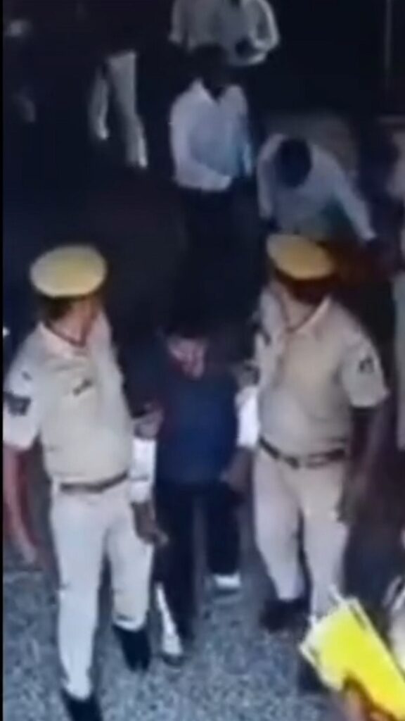 Robbers who cut bracelet from old woman's leg arrested: Lawyer slapped in court, Bar Association refuses to advocate