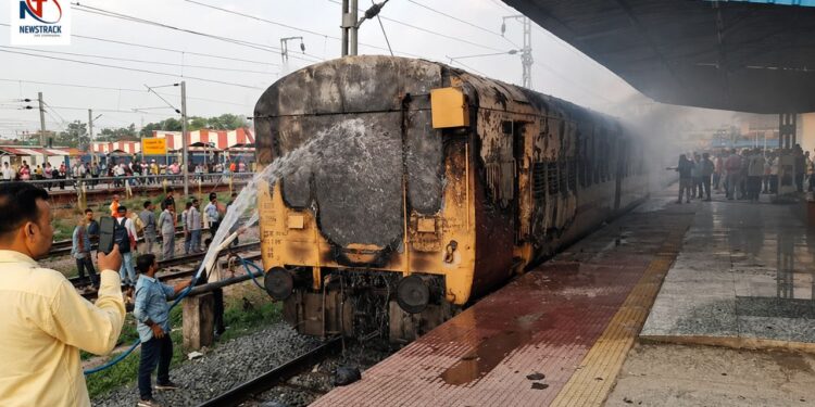 Sasaram Patna Train Fire in Bihar | Newstrack Latest Hindi News | Sasaram Patna Train Fire: A massive fire broke out in a passenger train going to Patna, a major accident at Sasaram Junction. News Track in Hindi