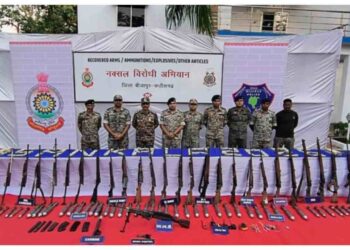 Security Forces Bust Maoist Hideouts in Chhattisgarh, Huge Cache of Cash and Weapons Seized. Chhattisgarh News: Maoist hideouts demolished in Bijapur, huge amount of cash and weapons seized. News Track in Hindi