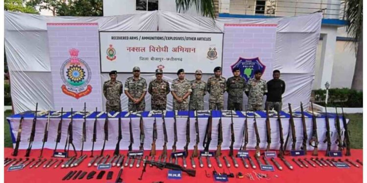 Security Forces Bust Maoist Hideouts in Chhattisgarh, Huge Cache of Cash and Weapons Seized. Chhattisgarh News: Maoist hideouts demolished in Bijapur, huge amount of cash and weapons seized. News Track in Hindi