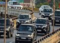 See in the video, PM Modi left the convoy and came out with 2 vehicles, started initiative to save petrol and diesel, Shah Nadda's convoy also got cut.
