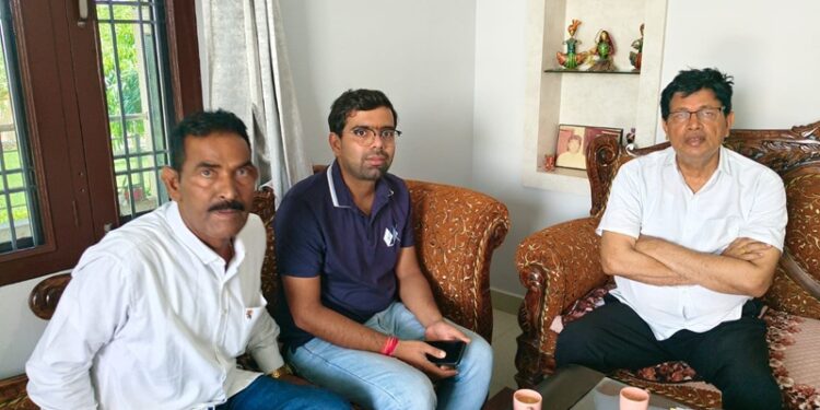 Self census campaign started from the residence of MP Murari Lal Meena