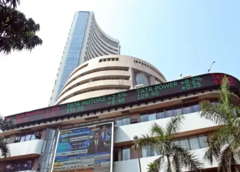 Share Market Opening: Great start in the market on weekly expiry today! Sensex rises 350 points, Nifty crosses 23,700