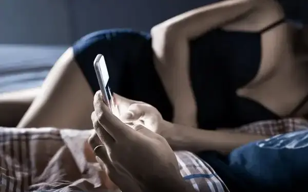 Smartphone Impact on Birth Rate: What is mobile addiction behind the decreasing birth rate across the world? shocking revelation