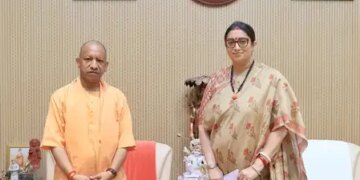 Smriti Irani discussed women empowerment and Amethi projects with CM Yogi