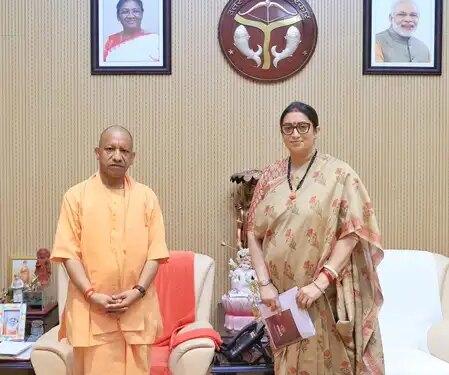 Smriti Irani discussed women empowerment and Amethi projects with CM Yogi