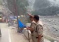 Sonprayag Rockfall Accident|1 Dead, Panic on Kedarnath Yatra Route Near Hanuman Mandir | Kedarnath accident: Big accident in Sonprayag! Suddenly stones fell from the hill, screams were heard, 1 died. News Track in Hindi
