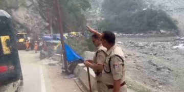 Sonprayag Rockfall Accident|1 Dead, Panic on Kedarnath Yatra Route Near Hanuman Mandir | Kedarnath accident: Big accident in Sonprayag! Suddenly stones fell from the hill, screams were heard, 1 died. News Track in Hindi