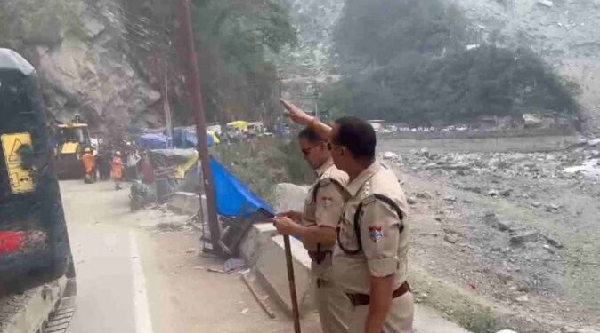 Sonprayag Rockfall Accident|1 Dead, Panic on Kedarnath Yatra Route Near Hanuman Mandir | Kedarnath accident: Big accident in Sonprayag! Suddenly stones fell from the hill, screams were heard, 1 died. News Track in Hindi