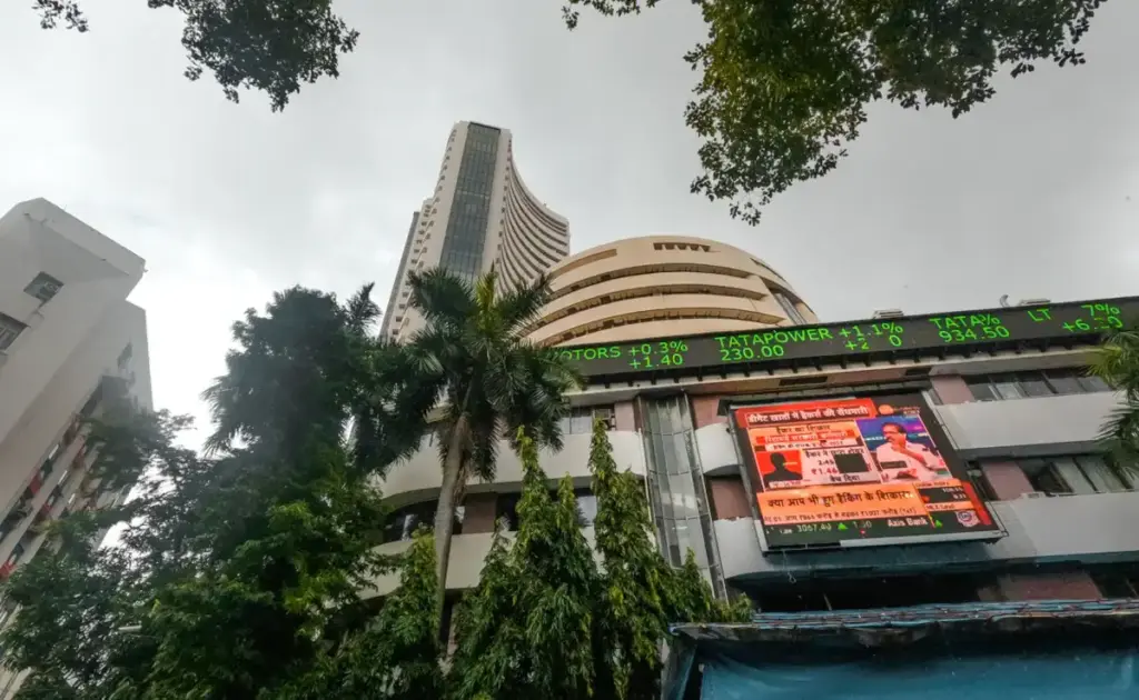 Stock Market Opening: Greenery in the market on the last trading day of the week, Sensex rose by 300 points, Nifty also rose.