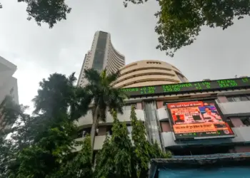 Stock Market Opening: Greenery in the market on the last trading day of the week, Sensex rose by 300 points, Nifty also rose.