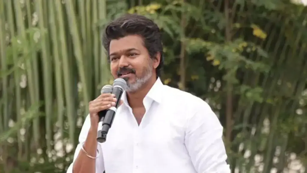 Tamil Nadu Politics: TVK's efforts to form government intensified, Vijay shifted 108 MLAs to hotel
