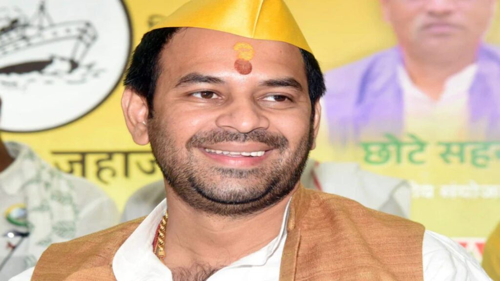 Tej Pratap Yadav Yogi Adityanath Akhilesh Yadav | Bihar Politics | Tej Pratap Yadav pulled hands with Akhilesh Yadav, turned out to be a fan of CM Yogi Adityanath; Political market hot. News Track in Hindi