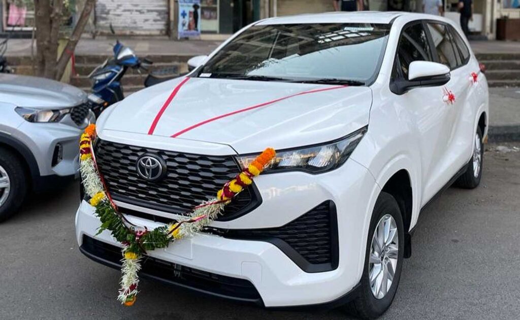 innova hycross-11