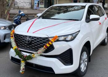 innova hycross-11