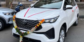 innova hycross-11