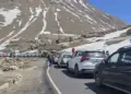 Traffic havoc from Himachal to Uttarakhand! It takes 8 hours to travel 50 km, hundreds of vehicles stranded on the roads