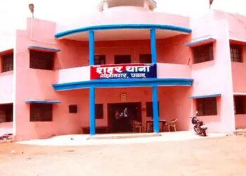 Tragic road accident on overbridge in Palamu, Jharkhand, two youths died