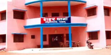 Tragic road accident on overbridge in Palamu, Jharkhand, two youths died