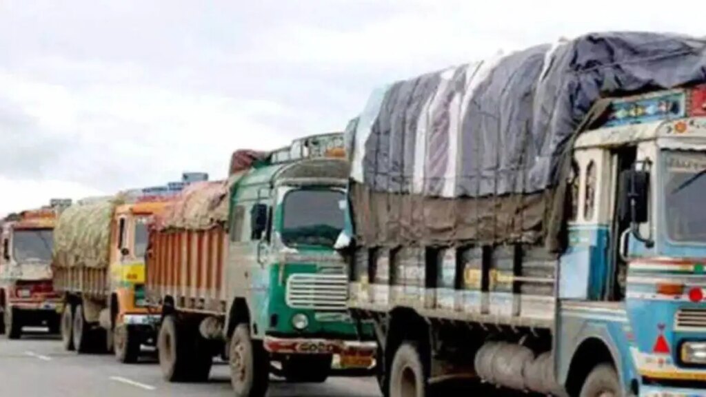 Transport system halted due to diesel crisis, know in video 19 lakh trucks missing from roads across the country, prices of ration and vegetables may increase.