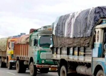 Transport system halted due to diesel crisis, know in video 19 lakh trucks missing from roads across the country, prices of ration and vegetables may increase.