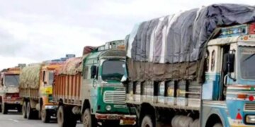 Transport system halted due to diesel crisis, know in video 19 lakh trucks missing from roads across the country, prices of ration and vegetables may increase.