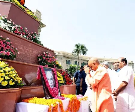 यूपी : सीएम योगी ने पूर्व पीएम चौधरी चरण सिंह को दी श्रद्धांजलि, बताया-किसानों का मसीहा