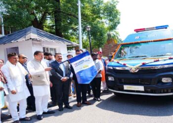 Uttarakhand Latest News| CM Pushkar Singh Dhami HDFC Bank CSR Healthcare Services Uttarakhand | Uttarakhand News: CM Pushkar Singh Dhami flagged off 4 state-of-the-art ambulances provided by HDFC Bank. News Track in Hindi