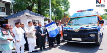 Uttarakhand Latest News| CM Pushkar Singh Dhami HDFC Bank CSR Healthcare Services Uttarakhand | Uttarakhand News: CM Pushkar Singh Dhami flagged off 4 state-of-the-art ambulances provided by HDFC Bank. News Track in Hindi