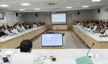 Uttarakhand: Review of central schemes in Chamoli, MP Anil Baluni gave instructions to accelerate development works.