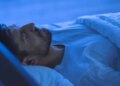 Vastu Tips: Do not keep these 4 things near your bedside at night, otherwise you may face trouble due to money loss and financial crisis.