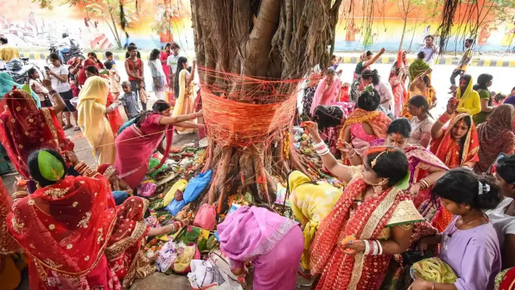 Vat Savitri Vrat 2026: Married women observed fast on Jyeshtha Amavasya, auspicious time of puja is till 12.45 pm.