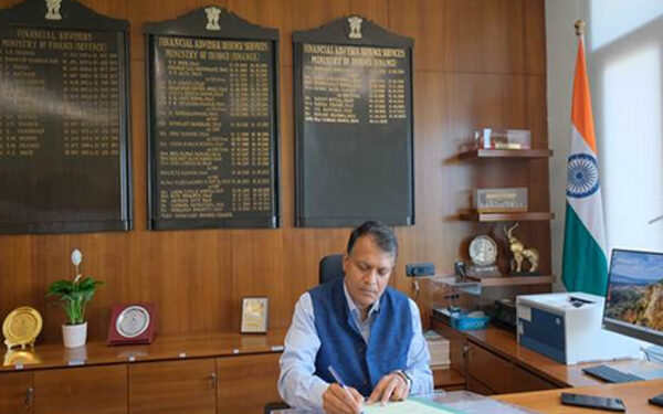 Vishwajit Sahay becomes the new Defense Finance Secretary of the Defense Ministry.