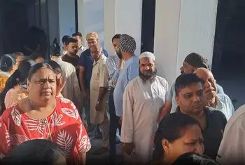 हिमाचल प्रदेश में नगर निगम चुनाव के लिए मतदान जारी, पोलिंग बूथों पर लगीं वोटर्स की लंबी कतारें