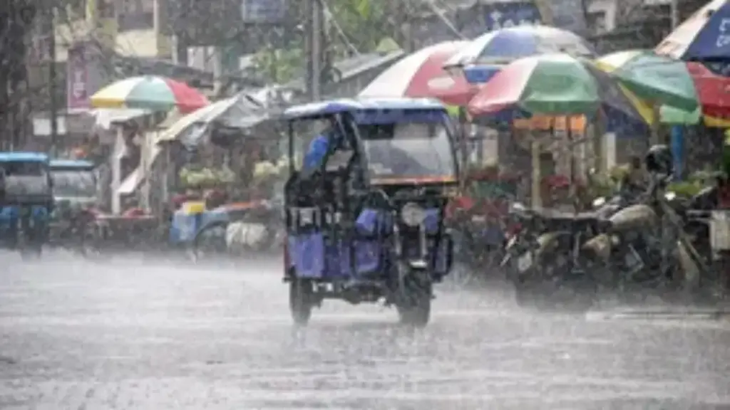 Weather changed suddenly in Delhi-NCR, hail fell after strong storm and rain, life affected.