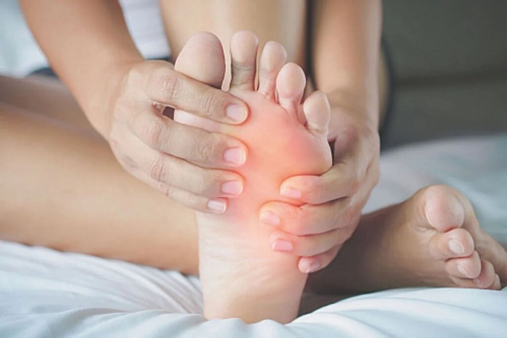 Why do hands and feet swell in summer? Know the causes, danger signs and prevention measures